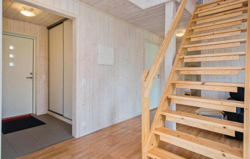 Holmsjo House | Stunning Home In Holmsjö With Kitchen