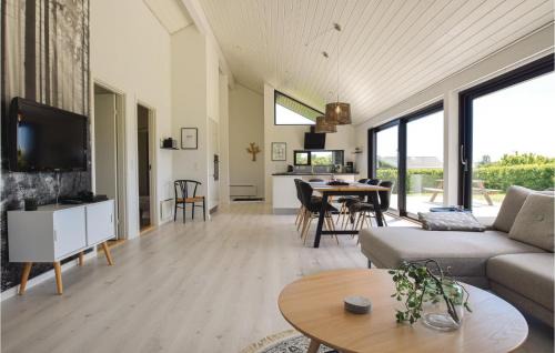 Østerskov House | Stunning Home In Humble With Kitchen