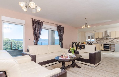 Kremena House | Stunning home in Kremena with kitchen