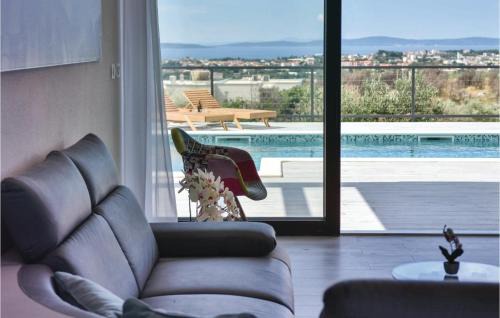 Mravince House | Stunning Home In Kucine