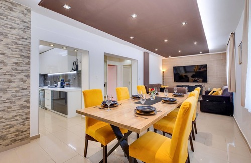 Karlovac House | Stunning home in Ladvenjak with sauna