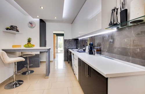 Karlovac House | Stunning home in Ladvenjak with sauna