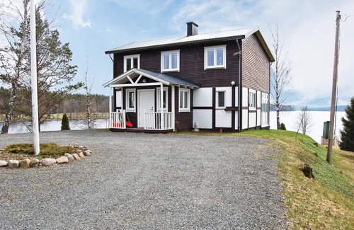 Nassjo Municipality House | Stunning home in Malmbäck with kitchen