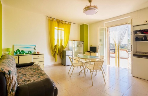 Mattinata House | Stunning home in Mattinata with kitchen