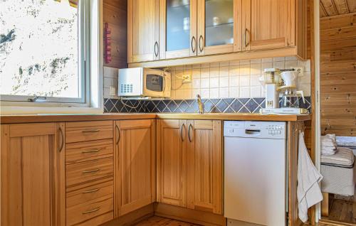 Os House | Stunning Home In Os With Kitchen