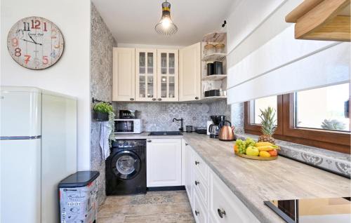 Pitomaca House | Stunning Home In Pitomaca With Wifi