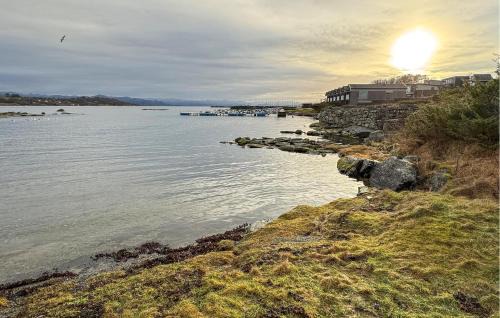 Osthusvik House | Stunning Home In Rennesøy With Wifi