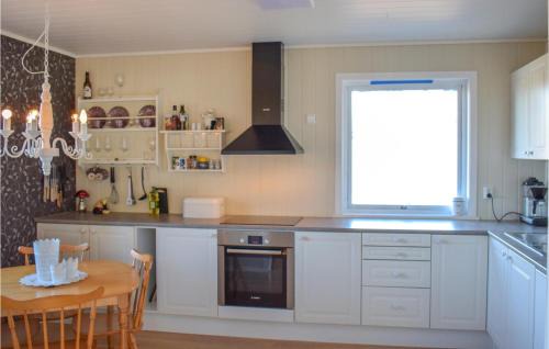 Utaker House | Stunning Home In Skånevik With Kitchen