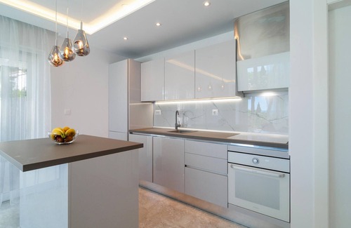 Sumartin House | Stunning home in Sumartin