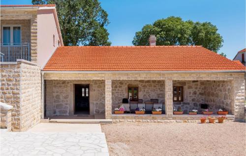 Unesic House | Stunning Home In Unesic