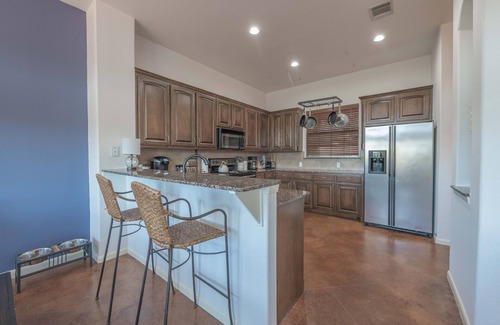 Apache Shores House | Stunning Home on a Cliff with Gorgeous Views: 5 min to Lakes