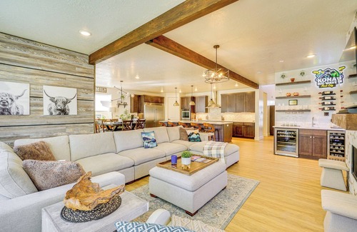 Park City House | Stunning Home w/Hot Tub Near Park City Skiing!