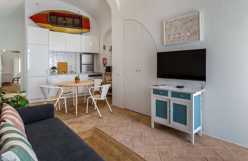 Fuseta House | Stunning House With Rooftop and Pool by LovelyStay