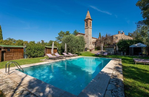 Castellina in Chianti Villa | Stunning private villa with private pool, WIFI, TV and patio, close to Greve In Chianti