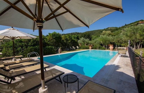Castiglion Fiorentino Villa | Stunning private villa with WIFI, A/C, private pool, TV, terrace and pets allowed, close to Arezzo