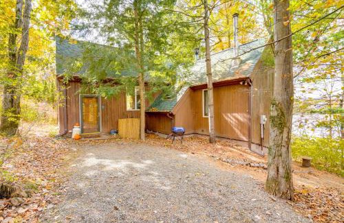 Athens House | Stunning Lake and Mtn Views Cozy Catskills Cabin!