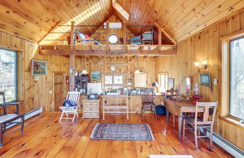 Athens House | Stunning Lake and Mtn Views Cozy Catskills Cabin!