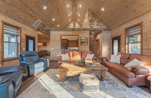 Eufaula House | Stunning Lake Eufaula Waterfront Home in Dixie Cove