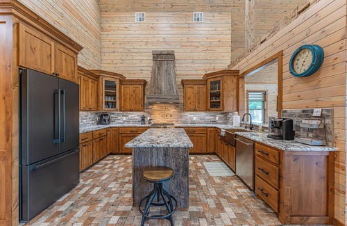 Eufaula House | Stunning Lake Eufaula Waterfront Home in Dixie Cove