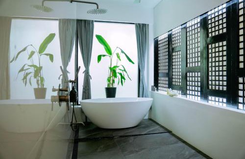 Busuanga Villa | Stunning luxe 220sm villa by the sea entirely private with own pool