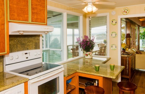 Hilo House | Stunning, majestic, oceanfront location, with an unmatched view. Hilo 2 miles.