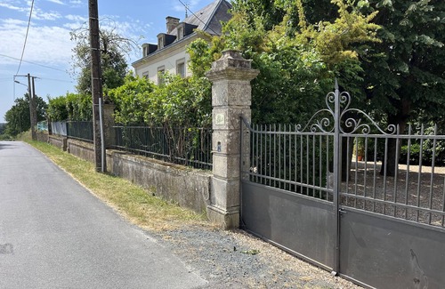 Puy-de-Serre House | Stunning manoir, set in its own gated grounds with stunning pool