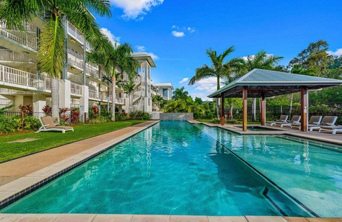 Airlie Beach Apartment | Stunning Marina Views Close to Everything in Airlie Beach - with Elevator