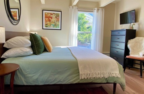 Dillon Condo | Stunning Mountain and Lake Views from updated 2 BR, 2 Bath Lake Dillon Condo