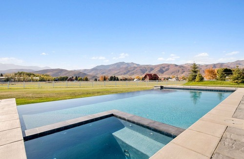 Charleston Apartment | Stunning Mountain Views | Luxury Studio Pool House