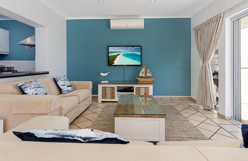 Mountainside Apartment | Stunning ocean and harbour views with Private pool