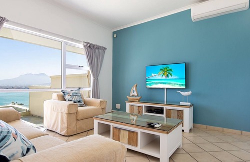 Mountainside Apartment | Stunning ocean and harbour views