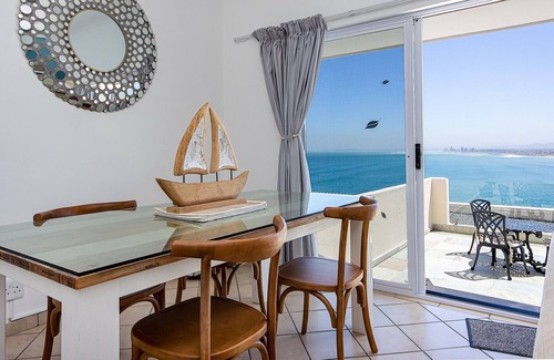 Mountainside Apartment | Stunning ocean and harbour views