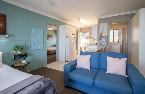 Batehaven Apartment | Stunning Ocean View Apartment with a BBQ and Pool