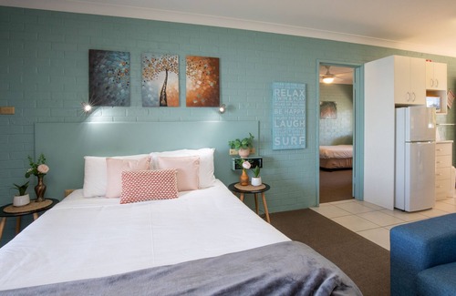 Batehaven Apartment | Stunning Ocean View Apartment with a BBQ and Pool