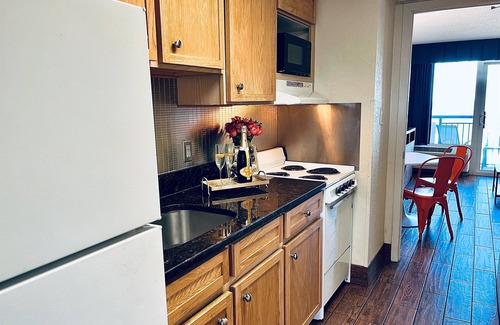 Myrtle Beach Condo | Stunning Oceanfront Suite w Jetted tub!