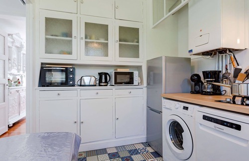 Le Home House | Stunning private villa for 4 people with WIFI, TV and pets allowed
