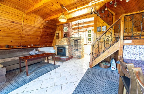 Strizovice House | Stunning private villa for 6 guests with WIFI, TV, patio and pets allowed