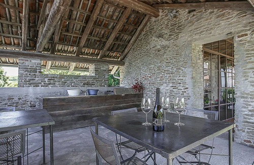 Trezzo Tinella Villa | Stunning private villa with WIFI, private pool, TV, terrace, pets allowed and panoramic view