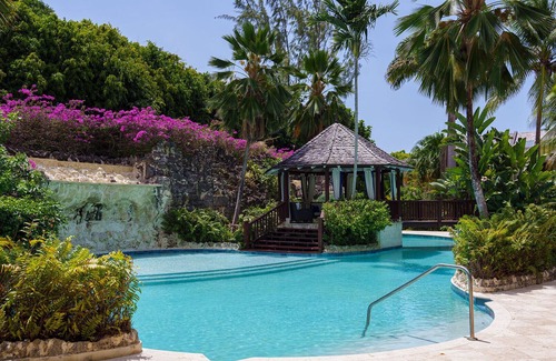 Gibbs Bay House | Stunning Private Tropical Retreat with Resort Pool - Claridges 1