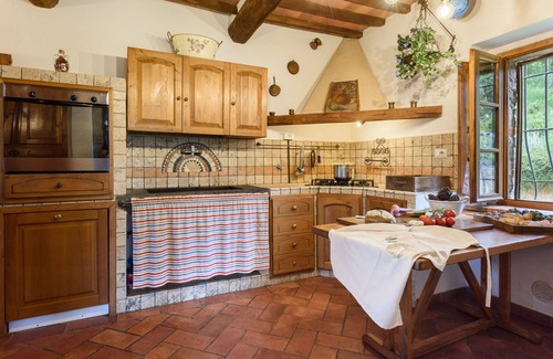 Castellina in Chianti Villa | Stunning private villa for 16 people with WIFI, private pool, A/C, TV and veranda, close to Siena