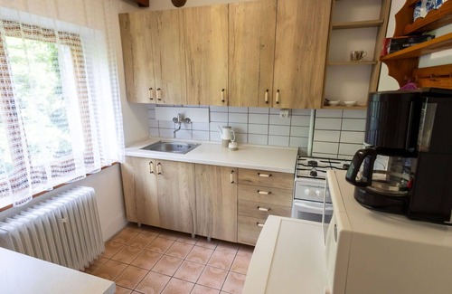 Dobren House | Stunning private villa for 6 guests with TV, patio and pets allowed