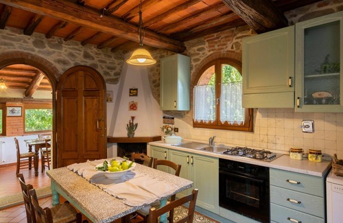 Montevarchi Villa | Stunning private villa with WIFI, private pool, TV, balcony, pets allowed and panoramic view