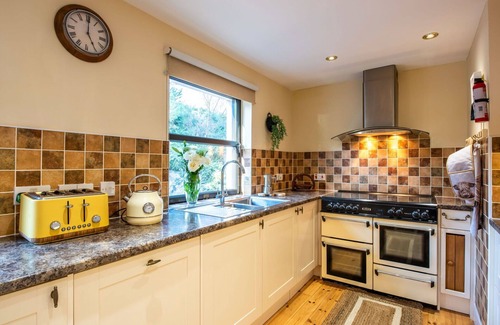 East Lewiston Villa | Stunning private villa for 7 people with WIFI, TV, patio and panoramic view