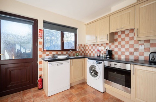 Drumnadrochit House | Stunning private villa for 6 guests with WIFI, TV and patio