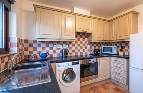 Drumnadrochit House | Stunning private villa for 6 guests with WIFI, TV and patio