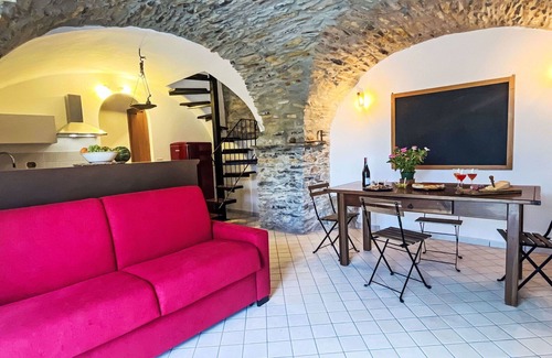 Lucinasco House | Stunning private villa for 7 people with WIFI, patio and parking