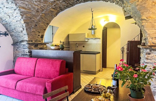 Lucinasco House | Stunning private villa for 7 people with WIFI, patio and parking