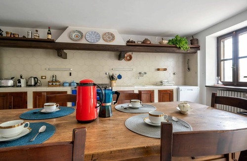 Ferrere House | Stunning private villa for 12 guests with private pool, WIFI, TV, terrace and pets allowed