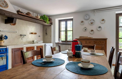 Ferrere House | Stunning private villa for 12 guests with private pool, WIFI, TV, terrace and pets allowed