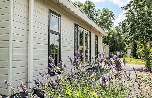 Dordtse Biesbosch House | Stunning private villa for 4 people with WIFI, pool, TV and terrace